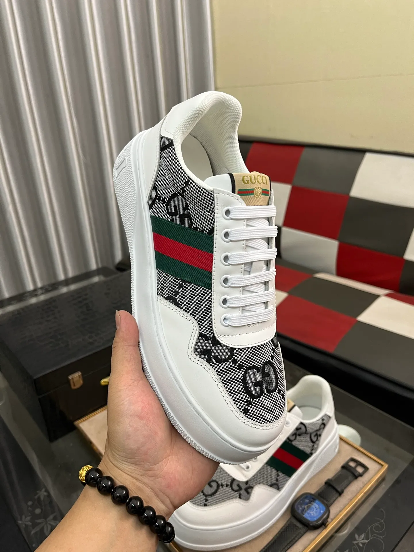 Men's shoes💰420⌚️⌚️[GUCCI] Gucci men's casual shoes are absolutely popular🔥The ultimate matching item for trendy men! The charm of super texture is unstoppable. This is the main recommendation. The upper is made of high-quality cowhide, with pig lining feet and wear-resistant rubber sole. It is noble and elegant! Extremely comfortable🎁🎁You can be as handsome as you want💪 Size 38-44! 3️⃣colors available